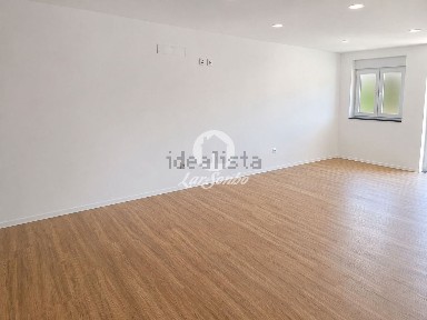 Apartamento T3 à venda em Arcozelo