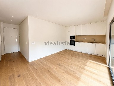Arrendamento de apartamento T1 na Rua Margarida da Silva Cruz, 186