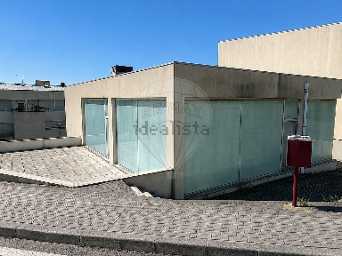 Arrendamento de espaço comercial na Rua da Dourada