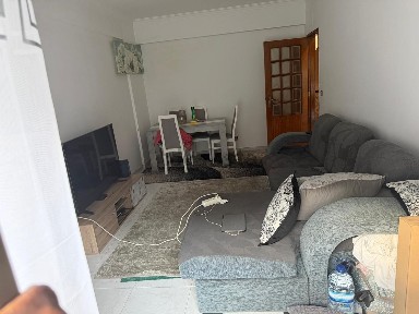 Arrendamento de apartamento T2 na Estrada Águas Livres, 17