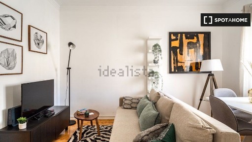 Arrendamento de apartamento T1 na Rua Correia Teles