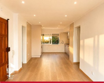 Apartamento T4 à venda na Avenida 25 de Abril