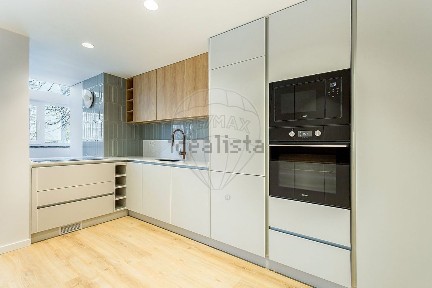 Apartamento T3 à venda na Rua Coronel Bento Roma