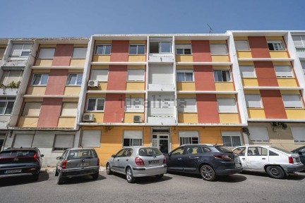Apartamento T2 à venda na Rua José Relvas, 3