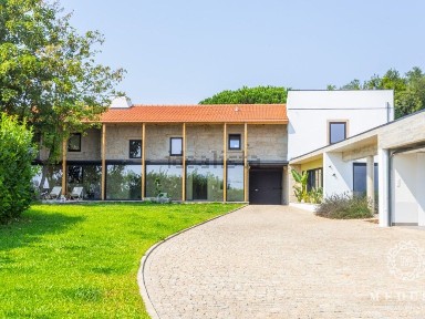 Moradia independente à venda em Folgosa