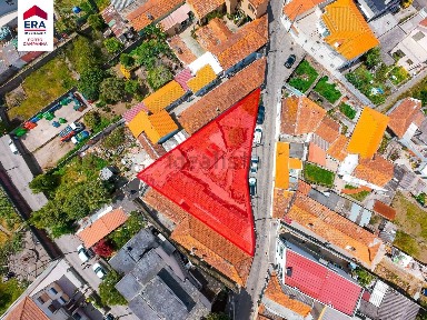 Moradia geminada à venda na Rua Viso