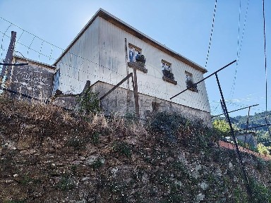 Moradia independente à venda na Rua da Estrada da Quinta