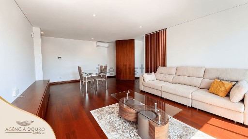 Apartamento T3 à venda na Pinheiro Manso