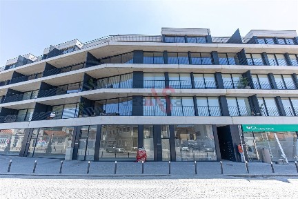 Apartamento T3 à venda na Avenida Sá e Melo, 48