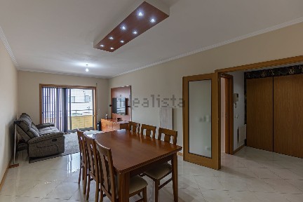 Apartamento T2 à venda na Rua Doutor Mário Cal Brandão