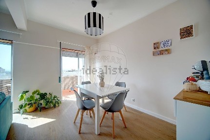 Apartamento T3 à venda na Rua Padre Ângelo Firmino da Silva
