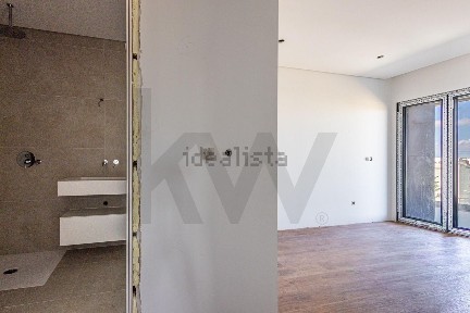 Apartamento T2 à venda na Avenida Amália Rodrigues s/n