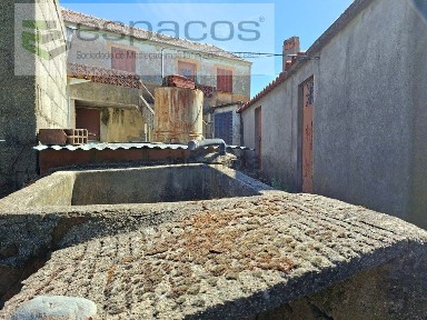 Moradia independente à venda em Vale de Prazeres e Mata da Rainha