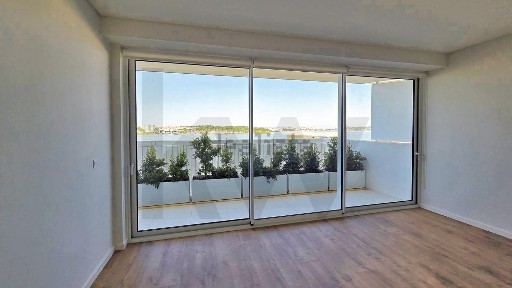 Arrendamento de apartamento T3 na Rua Carlos Paredes s/n