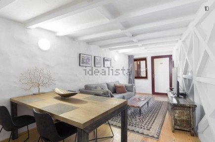 Arrendamento de apartamento T1 na Rua dos Caldeireiros