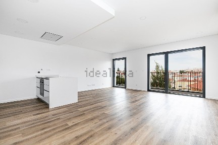 Arrendamento de penthouse na Rua Santo António