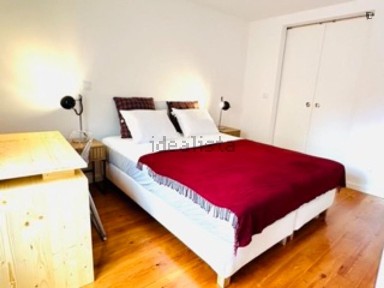 Arrendamento de apartamento T1 na Rua de Santa Cruz do Castelo