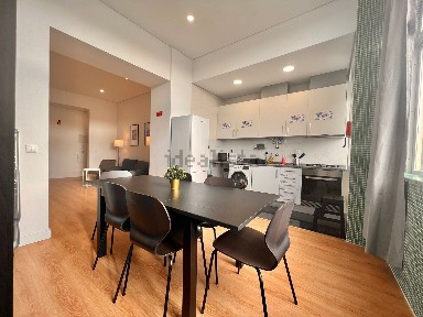 Arrendamento de apartamento T4 na Avenida António Enes, 37