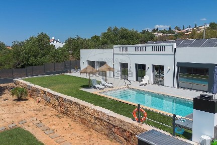 Moradia independente à venda na Cerro de Cabeça de Câmara - Estação de Loulé