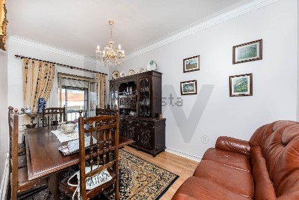 Apartamento T3 à venda na Rua Luís Gomes