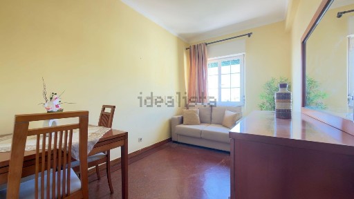 Apartamento T2 à venda no Largo de Santa Marinha, 24