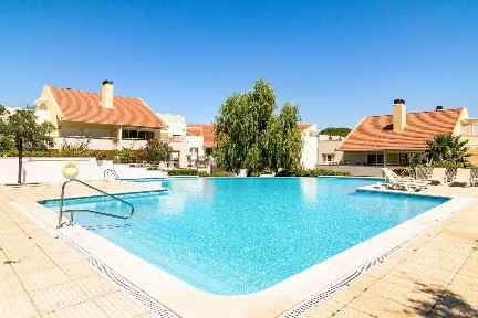 Apartamento T3 à venda na Quinta dos Pinheiros s/n