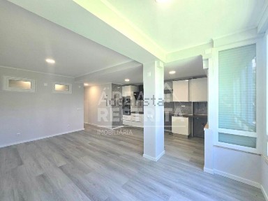 Apartamento T2 à venda na Rua António Sérgio
