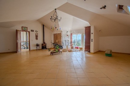 Quinta à venda em Igreja Nova e Cheleiros