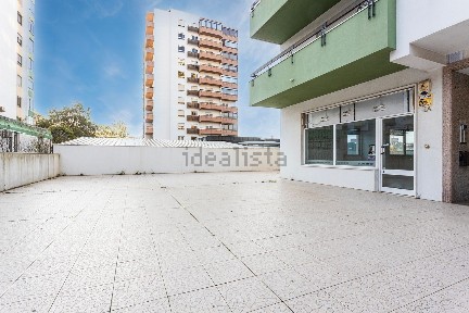 Espaço comercial à venda na Praceta Medeiros Ferreira