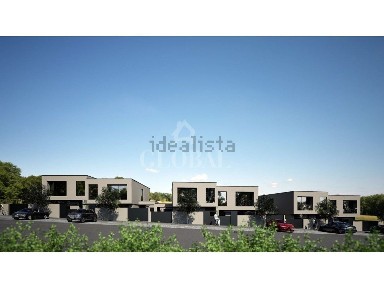 Moradia geminada à venda em Nogueira da Regedoura