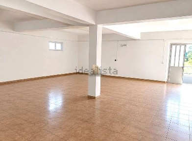 Arrendamento de espaço comercial na Avenida 25 de Abril, 41