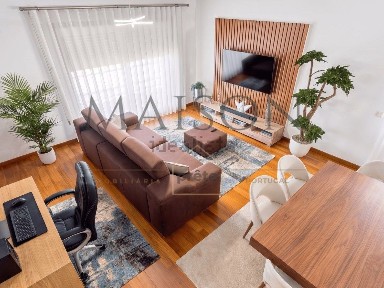 Apartamento T2 à venda na Rua António Araújo, 59