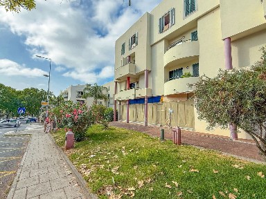 Arrendamento de espaço comercial na Avenida da Madalena