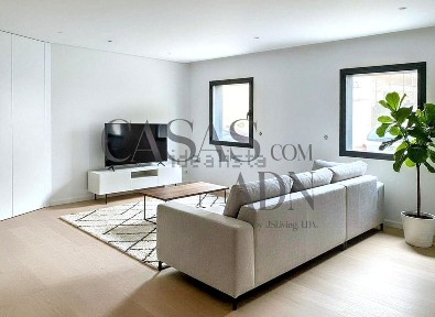 Apartamento T2 à venda na Rua Vicente de Almeida de Eça