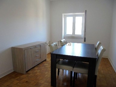 Arrendamento de apartamento T4 na Rua Brigadeiro Correia Cardoso, 288