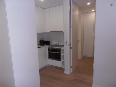 Arrendamento de apartamento T1 na Rua do Doutor Alfredo Magalhães