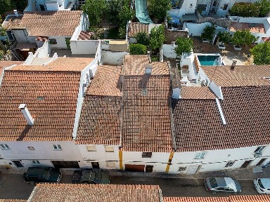 Moradia independente à venda na Rua Doutor Manuel de Arriaga