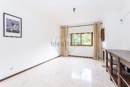 Arrendamento de apartamento T2 no Centro de Carnaxide
