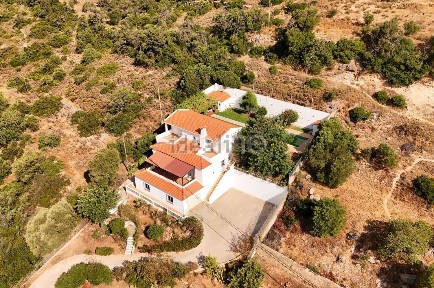 Santa Bárbara de Nexe, Rua de Loule s/n