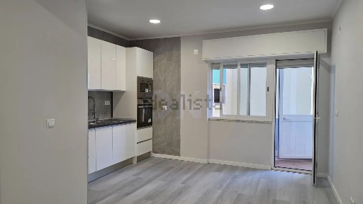 Apartamento T1 à venda na Avenida Santos Mattos