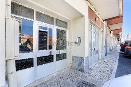 Apartamento T2 à venda na Rua Abade Faria, 25