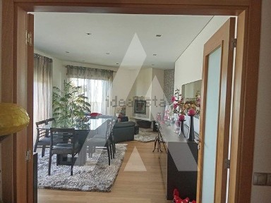 Apartamento T3 à venda na Rua Dom António Monteiro