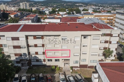 Apartamento T3 à venda na Rua Cónego Manuel de Aguiar Barreiros, 19