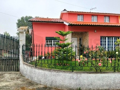Moradia independente à venda em Bustos - Troviscal - Mamarrosa