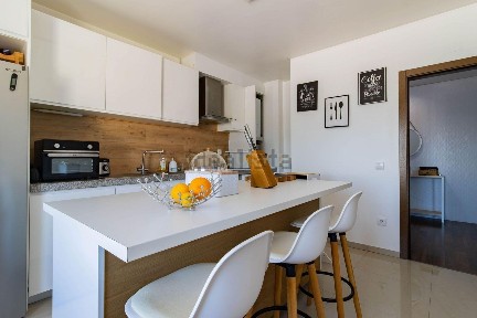 Apartamento T3 à venda na Rua Helder Luciano Roldão, 8 b