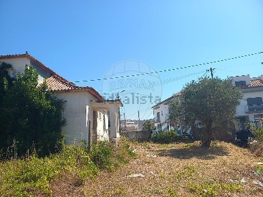 Moradia independente à venda em Freixianda - Ribeira do Fárrio - Formigais