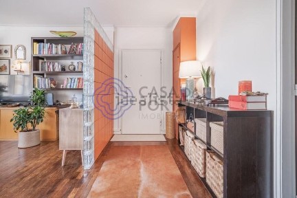 Apartamento T2 à venda na Avenida Serpa Pinto, 662