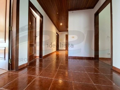 Apartamento T4 à venda na Rua Arquitectos do Paço