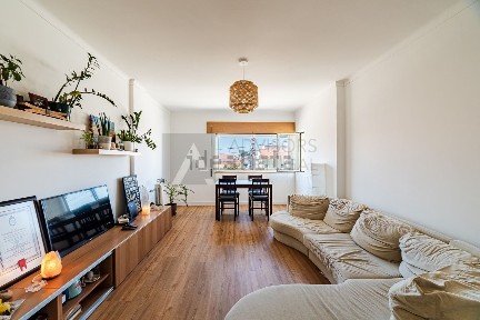 Apartamento T2 à venda na Rua Damião de Góis s/n