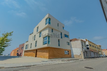 Apartamento T2 à venda na Rua dos Santos Mártires, 31